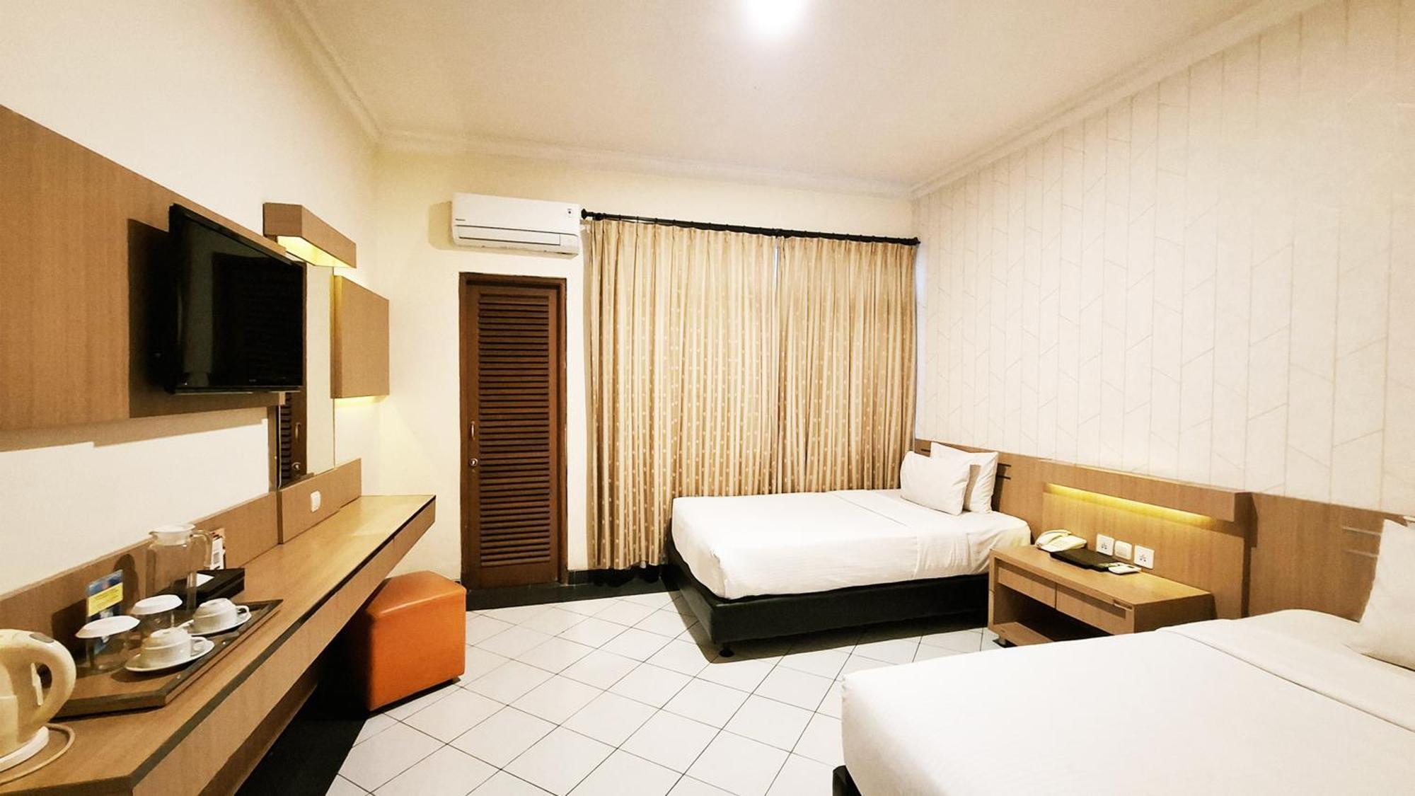 Mmugm Hotel Pakualaman Экстерьер фото