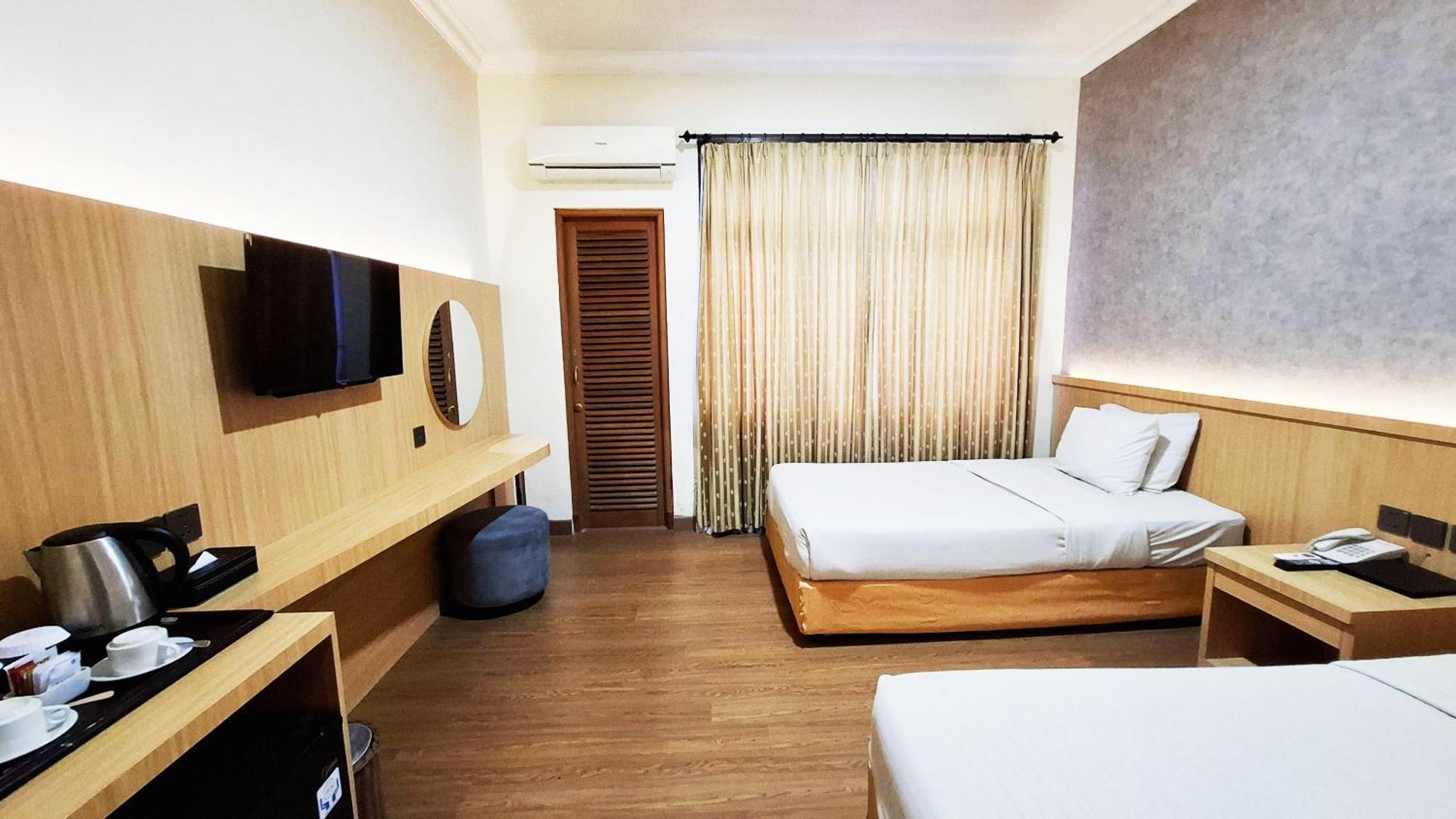 Mmugm Hotel Pakualaman Экстерьер фото