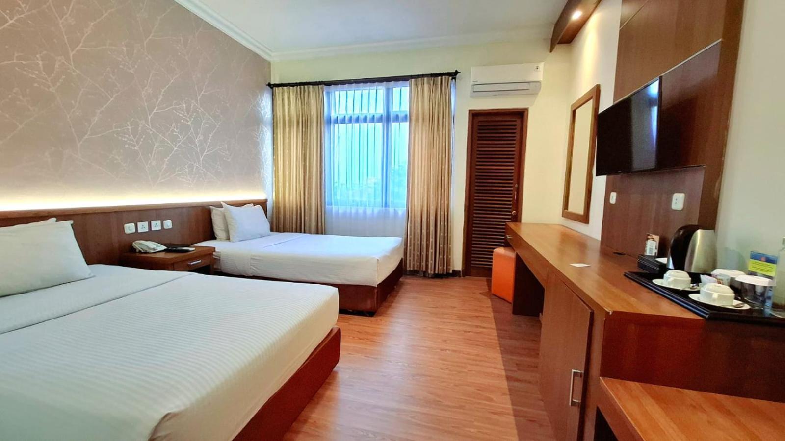 Mmugm Hotel Pakualaman Экстерьер фото