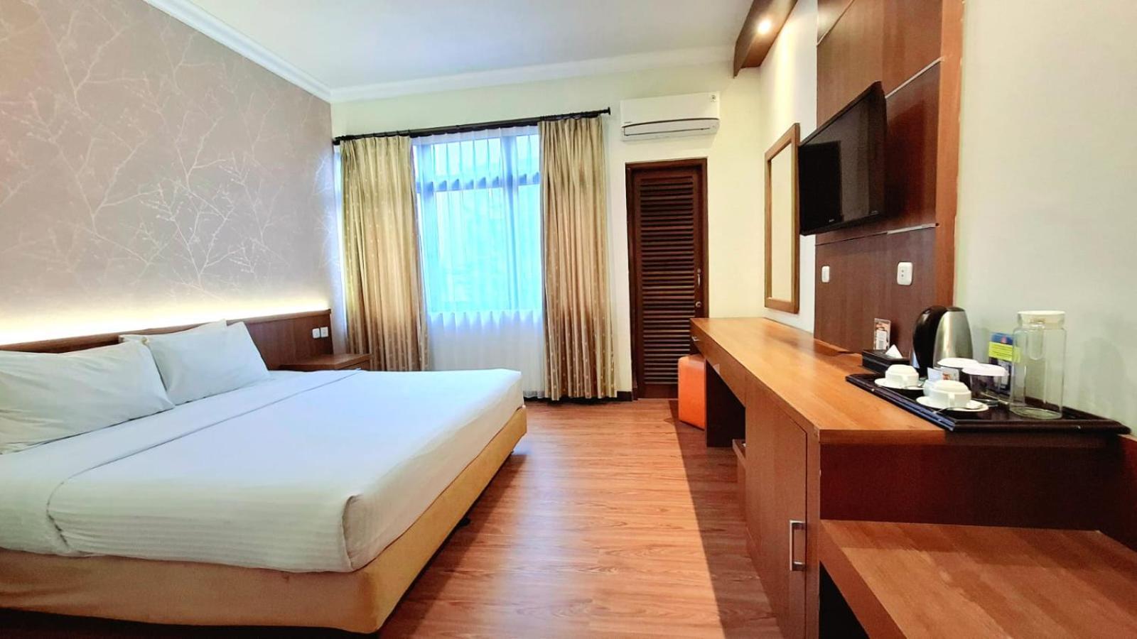 Mmugm Hotel Pakualaman Экстерьер фото